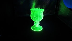 Northwood Vaseline opalisierende Glasperlenplatten Rosenschale Vase mit Fuß 5,5" hoch - Bild 1 von 3