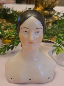 Royal Copenhagen Porcelain Doll Head Young Woman VTG stamped signed 4" tall - Imagen 1 de 10
