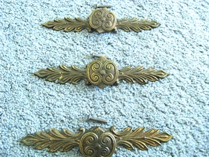 Vintage Knobs with Backplates - Picture 1 of 4
