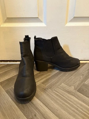 Botas Chelsea Boohoo Krush negras con tacón ancho talla UK7 Foto 1 de 4