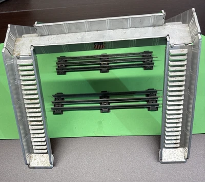 Изящный винтажный оловянный верхний мост для пешеходного поезда Marx масштаба O с коробкой - Изображение 1 из 4