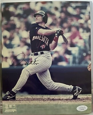 Paul Molitor Signed Autographed Glossy 8x10 Photo Minnesota Twins : JSA COA - Image 1 of 2