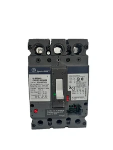 GE Spectra SEHA24AT0030 30A 2 poli piccoli difetti - Foto 1 di 2