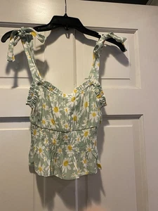 Daisy Print Top NWT - Picture 1 of 4