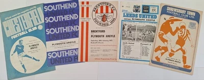 1972/73 PLYMOUTH ARGYLE AWAY PROGRAMMES X5,Leeds FAC 4th rd plus four Div III - Image 1 of 4