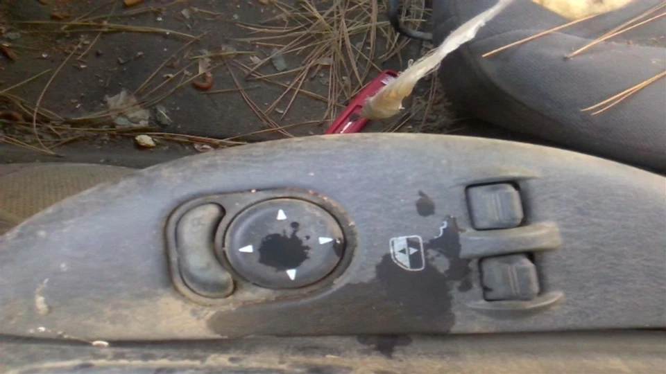 Interruptor de puerta delantera izquierda del conductor espejo del conductor compatible con 00-05 NEON 27085202 Foto 1 de 4