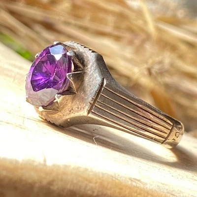 Piedras preciosas de amatista natural de corte ovalado con anillo de plata de ley 925 para hombre Foto 1 de 4