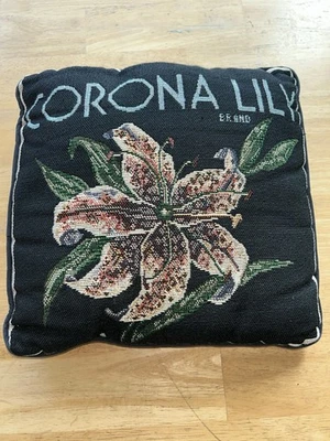Almohada decorativa vintage corona lirio marca lirio flor tapiz tejido difícil de encontrar Foto 1 de 4