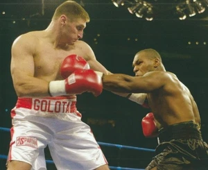 ANDREW GOLOTA vs. Mike Tyson 10x8 FIGHT ACTION PHOTO OCTOBER 20, 2000 - Bild 1 von 2