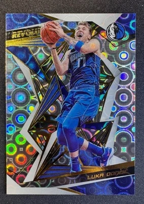 Panini Revolution Luka Doncic Groove Parallel #73 Lakers Mavericks 2º ano 2019 - Imagem 1 de 2