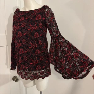 Blusa Relativity Talla S Floral Encaje Rojo y Negro Vampy Whimsygoth Manga Campana - Imagen 1 de 6