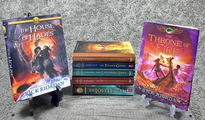 Rick Riordan 7-Book Lot: 2 HC & 5 PB Percy Jackson & Kane Chronicles Bundle - Imagen 1 de 5