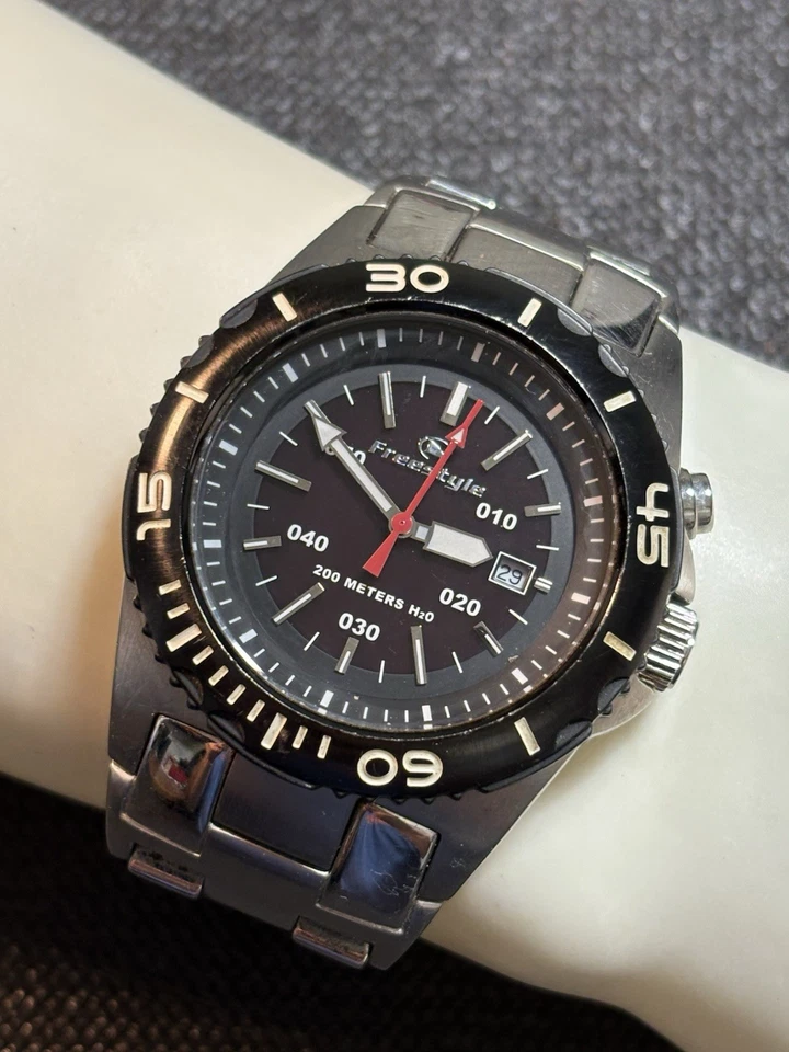 Reloj de buceo Freestyle Submersion 200M para hombre fecha, bisel giratorio, murciélago nuevo Foto 1 de 4