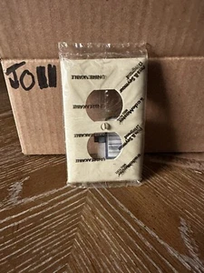 P&S Trademaster �� Elfenbein 1G UNZERBRECHLICH Duplex Buchse Abdeckung Wandplatte TP8-I - Bild 1 von 3