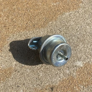 Original Bosch Fuel Pressure Regulator Volvo 740 940 760 0280160294 240 3.0 Bar - Picture 1 of 11