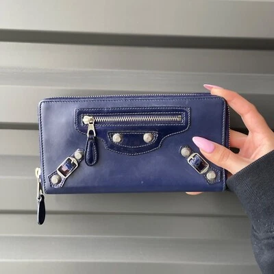 BALENCIAGA 紫色皮革和漆皮银色耳钉拉链钱包 — 第 1/4 张图片