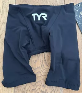 TYR Herren Jugend 24 XXS schwarz AP12 Jammer Badeanzug hergestellt in den USA FINA neu im Karton - Bild 1 von 11