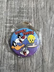 Vintage 1995 Warner Bros Looney Tunes Collectible Pin - Picture 1 of 4