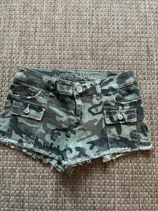 Almost Famous Camouflage Shorts (Größe 5) Fransen 7 Taschen - Bild 1 von 10