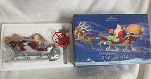 New 2005 Hallmark Santa's Midnight Ride Dash Away All Santa & Sleigh Table Decor - Picture 1 of 12