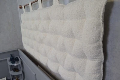 Cojín de cabecera colgante de pared tamaño cama doble en tela de hebilla natural Foto 1 de 3