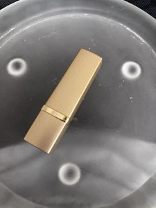 Estee Lauder. Stick labbra lunga durata Pure Color Maraschino 3720 - Foto 1 di 6