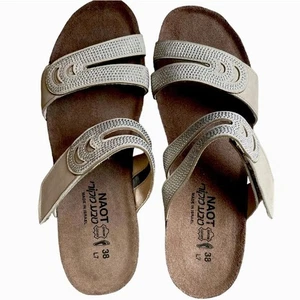 Naot women's slide on Sandals gold & metallic size 38 EUC - Picture 1 of 15