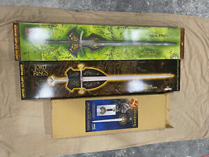 lord of the rings United Cutlery set of three: Herugrim, Witch king, and Narsil.