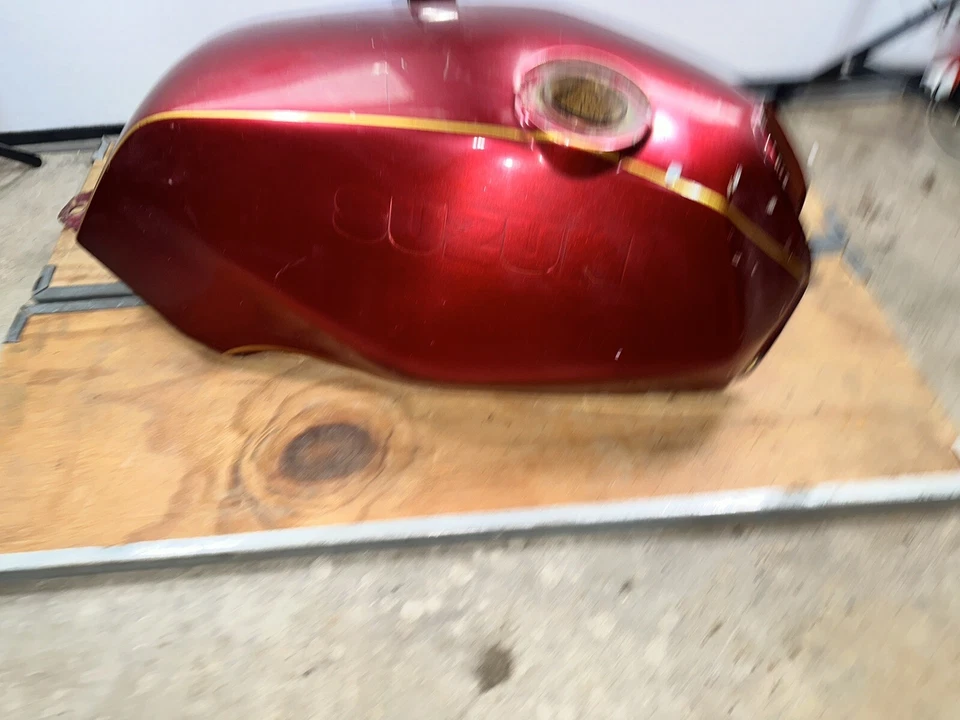 Suzuki GS1100E 1982 tanque de combustible GS1100 E GS 1100 E gasolina Foto 1 de 4