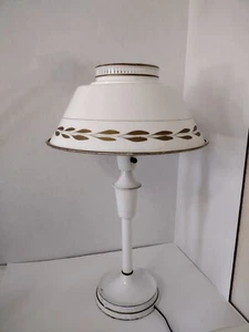 VINTAGE MID CENTURY WHITE AND GOLD FRENCH TOLEWARE LAMP - Picture 1 of 11