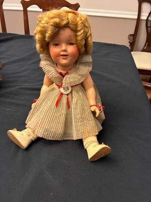 DEBU’TEEN - Boneca Shirley Temple - Toda Original 20” com Pin de Imagem Genuína, Década de 1930’ - Imagem 1 de 4