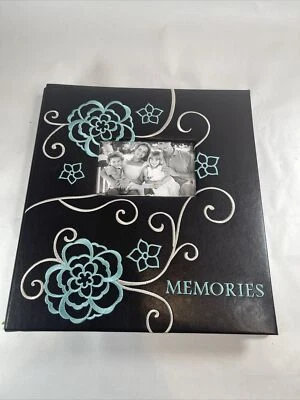 Álbum de fotos de cuero Memories con adorno de flores Foto 1 de 4