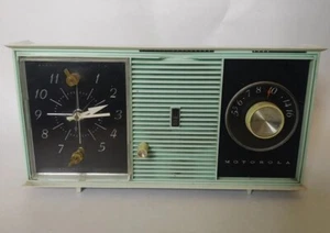 Vintage Working Motorola C24B Alarm Clock AM Radio in seafoam green - Picture 1 of 11