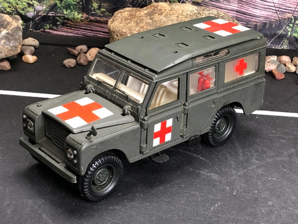 1:25 Diecast Polistil S 49 VEHÍCULO DE EMERGENCIA VERDE LAND ROVER COMO ESTÁ Piezas/Reparación Foto 1 de 4