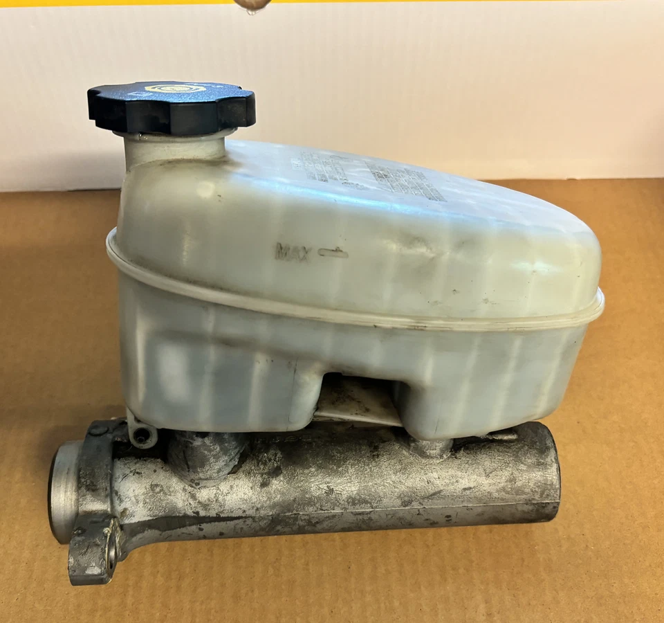 03-06 CHEVY TAHOE 03-07 CHEVROLET 1500 SILVERADO BRAKE MASTER CYLINDER - Image 1 of 4