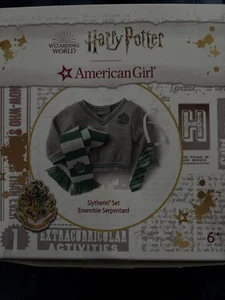 American Girl Harry Potter Slytherin' Set für 18" Puppe NEU ohne Puppe PULLOVER SCHAL - Bild 1 von 1