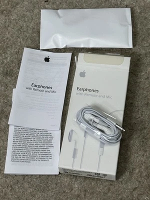 Genuine Apple iPhone iPod Earphones Volume Control Headset MB770G/B - New  - Image 1 of 4