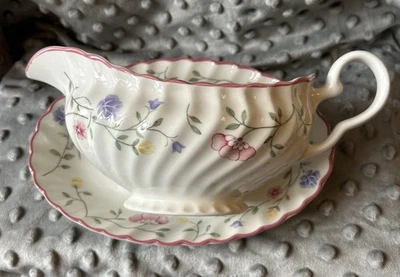 Johnson Brothers Summer Chintz Gravy Boat and Stand Sauce Boat - Image 1 of 4