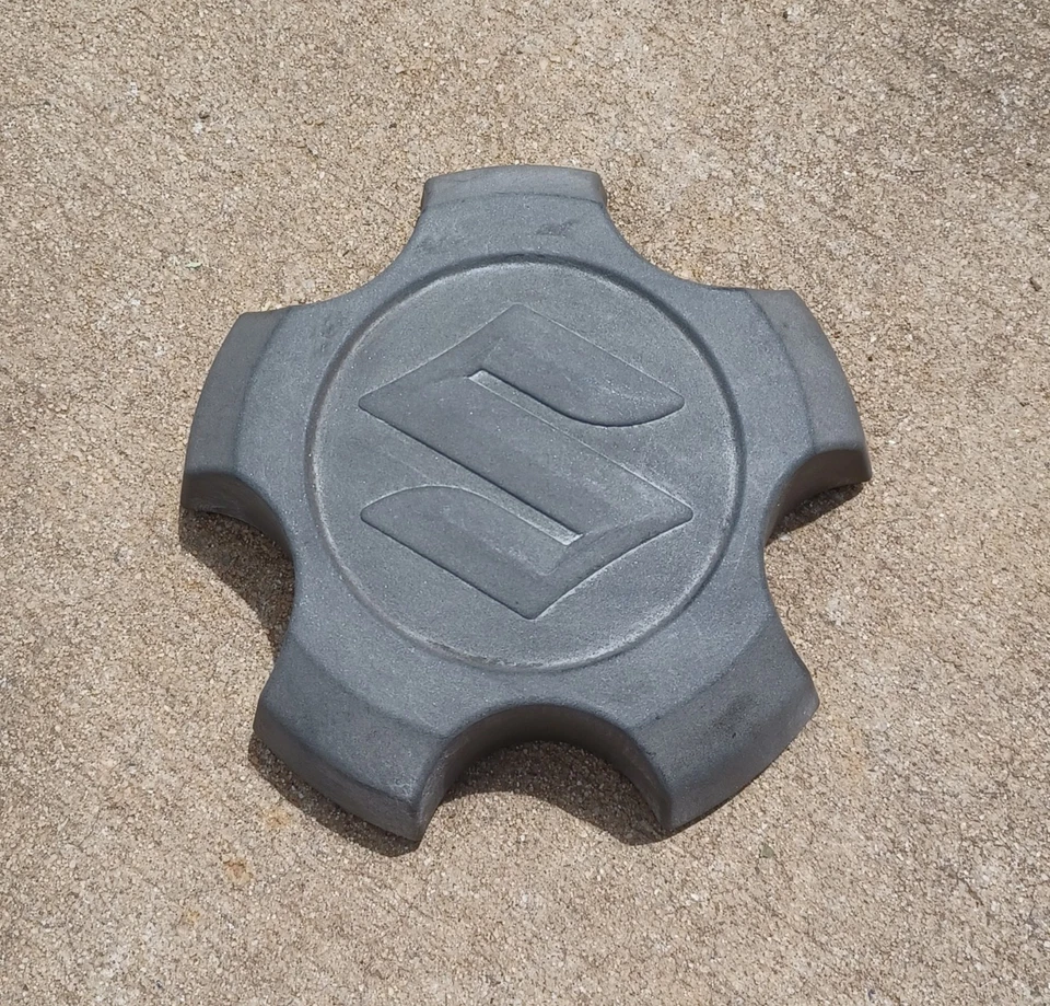 Tapa central Suzuki Grand Vitara, negra, 2006-2013 número de pieza PA66 GF30 01 Foto 1 de 3