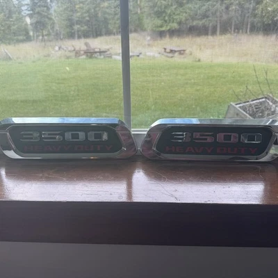 2x OEM RAM3500 HEAVY DUTY emblema izquierda derecha insignia se adapta a RAM 3500 capó cromo rojo Foto 1 de 4