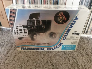 Ertl #8036 Rubber Duck Convoy Mack Trucks Modell - Bild 1 von 5