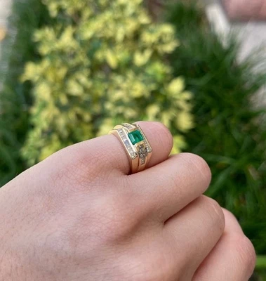 Anillo de oro de diamantes esmeralda de Zambia de oro amarillo macizo de 14 k Foto 1 de 4