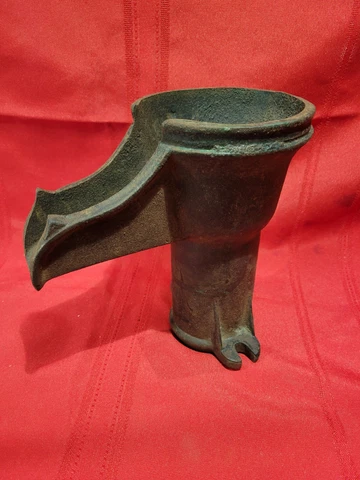 Old Rusty Cast Iron Farmhouse Hand Pitcher Water Pump UPPER HOUSING ONLY Cover