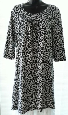 Vestido recto Jones New York Sport blanco y negro círculos geométricos manga 3/4  Foto 1 de 4