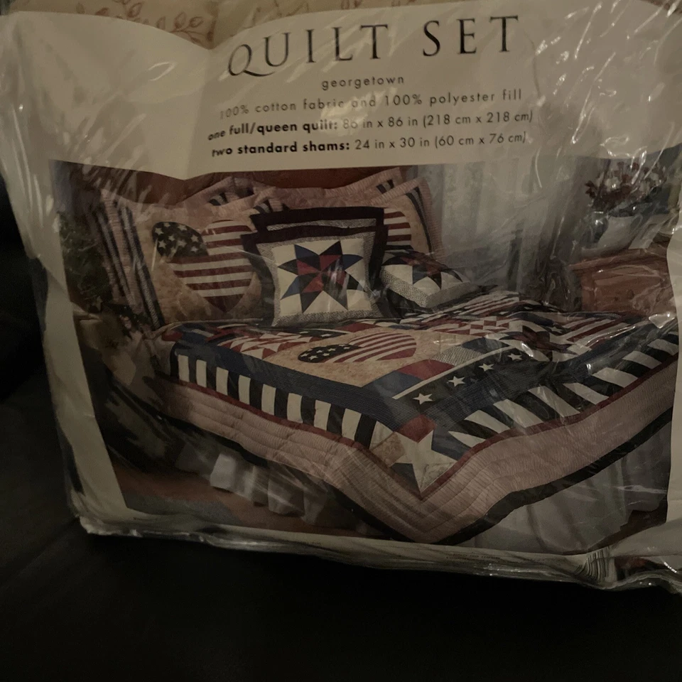 Georgetown Quilt Set With Shams  Bed in a Bag NEW - Изображение 1 из 4