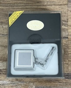 TAO Electronics - 1.5" Digital Picture Keychain - HOLDS 31 PHOTOS - 8MB - Picture 1 of 4