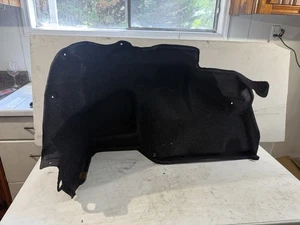 Panel de alfombra forro maletero conductor Mitsubishi Mirage G4 2017-2022 lado izquierdo OEM - Imagen 1 de 2