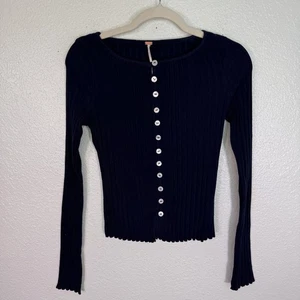 Free People Tilly Top Damen Small Ribbed Button Front Cardigan Navy Blau NEU - Bild 1 von 9
