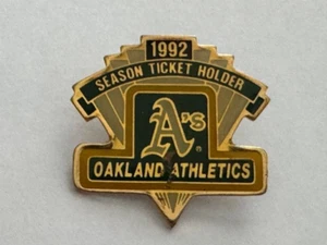 OAKLAND A'S 1992 SEASON TICKET HOLDER HAT LAPEL PIN - Bild 1 von 2