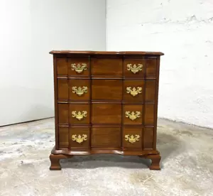 Vintage Solid Mahogany Traditional Style Block Front Bachelors Chest - Picture 1 of 18